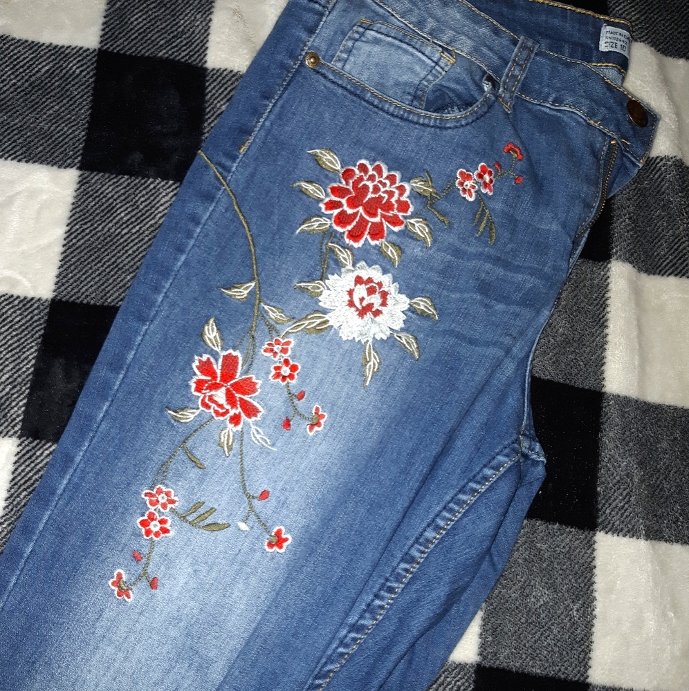 Beautiful high waisted floral Jean's